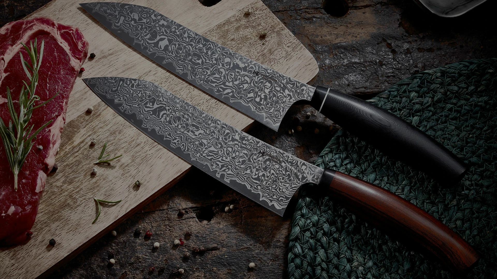 Santoku Küchenmesser auf Schneidebrett